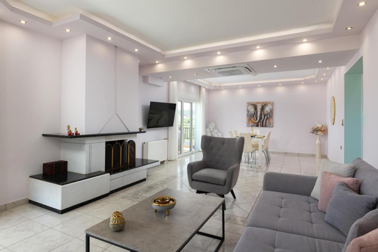 White&Blue Luxury Suites イアリソス エクステリア 写真