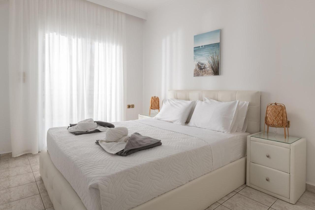 White&Blue Luxury Suites イアリソス エクステリア 写真