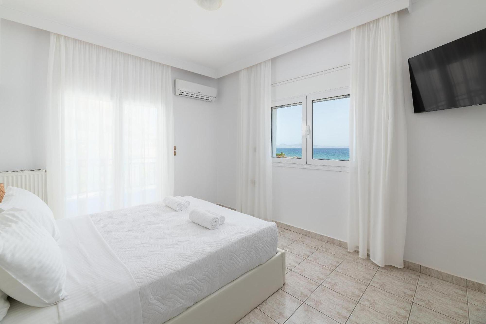White&Blue Luxury Suites イアリソス エクステリア 写真