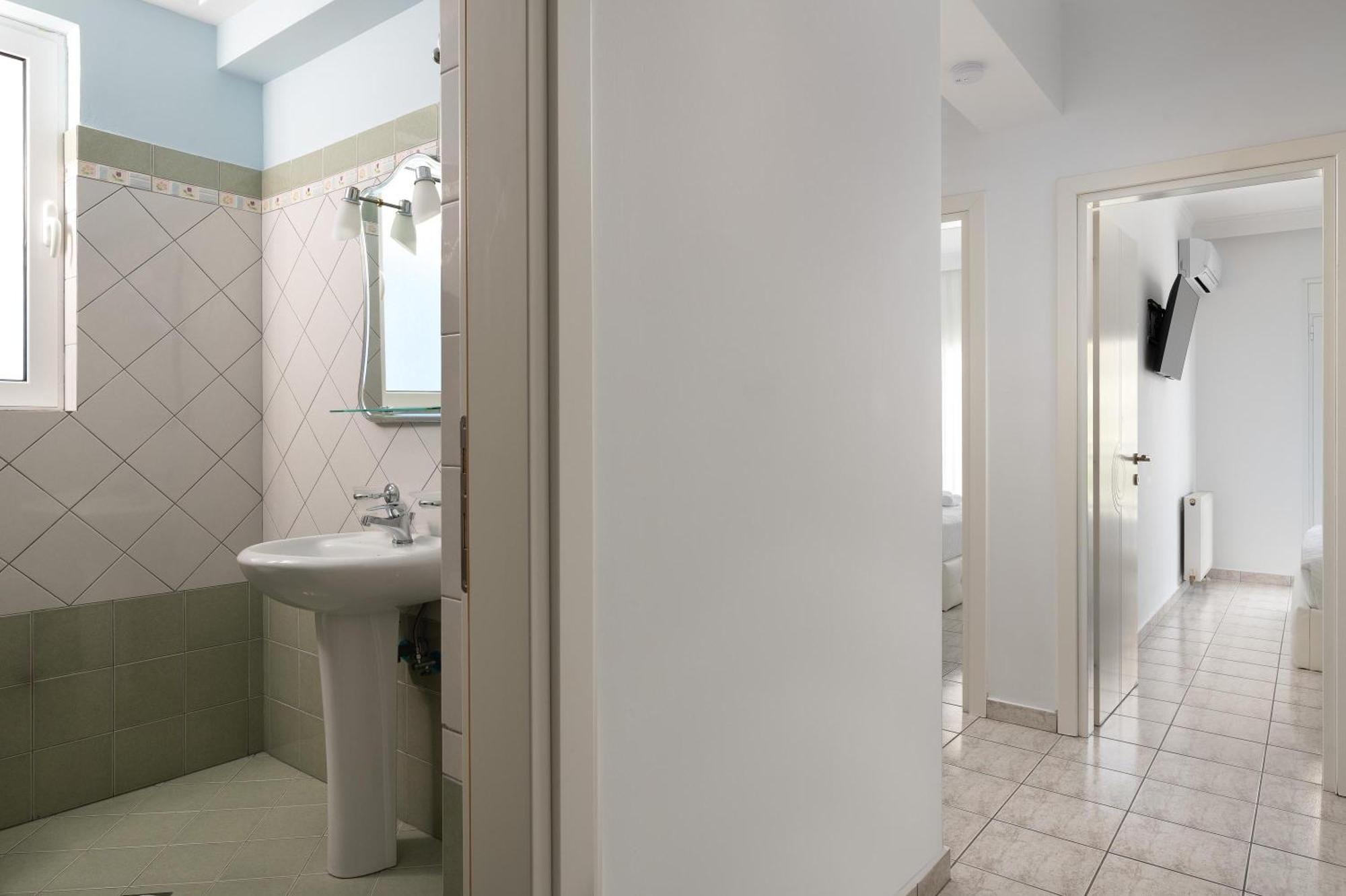 White&Blue Luxury Suites イアリソス エクステリア 写真