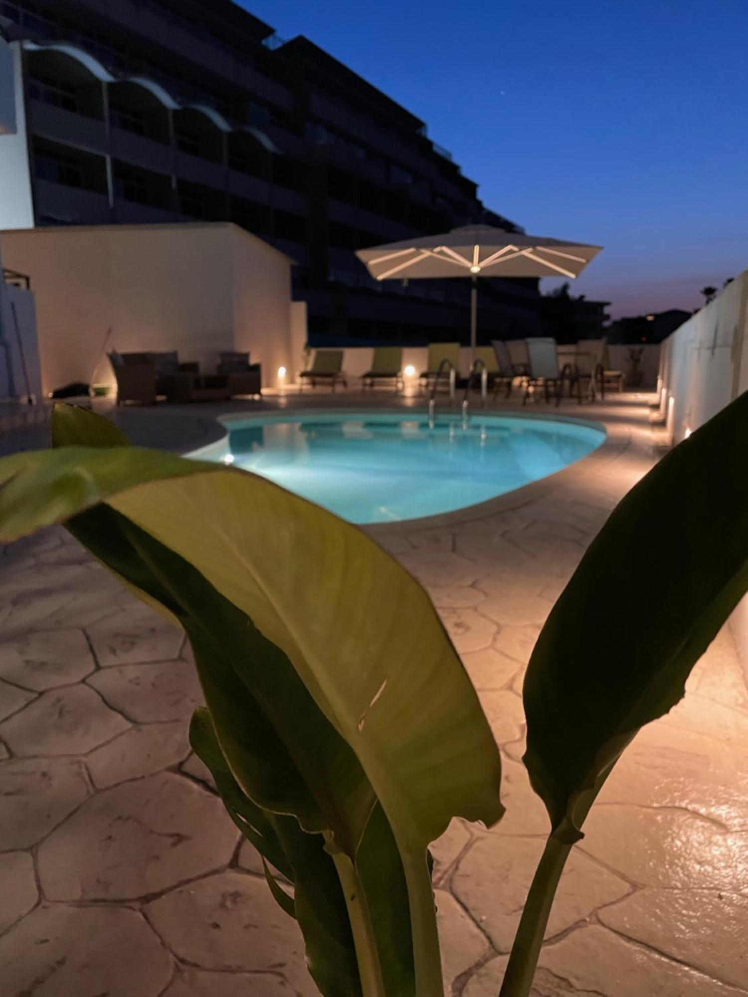 White&Blue Luxury Suites イアリソス エクステリア 写真